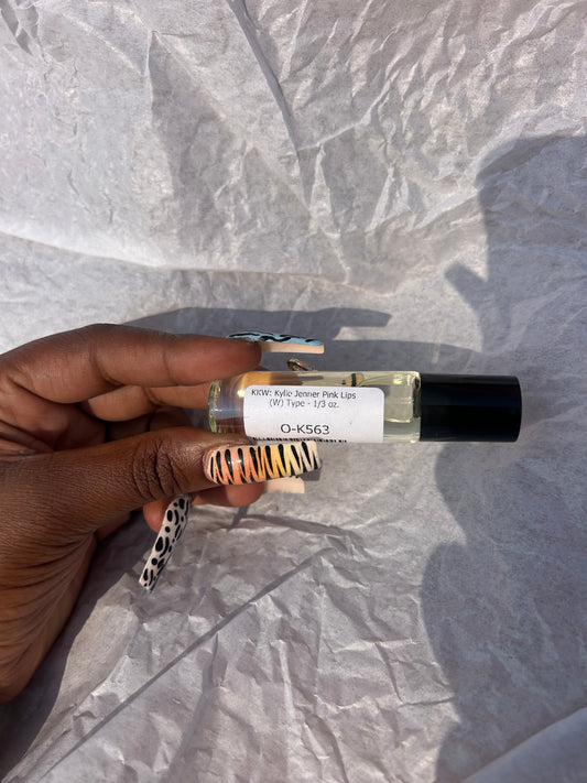 KKW: Kylie Jenner Pink Lips (W) Type Body Oil